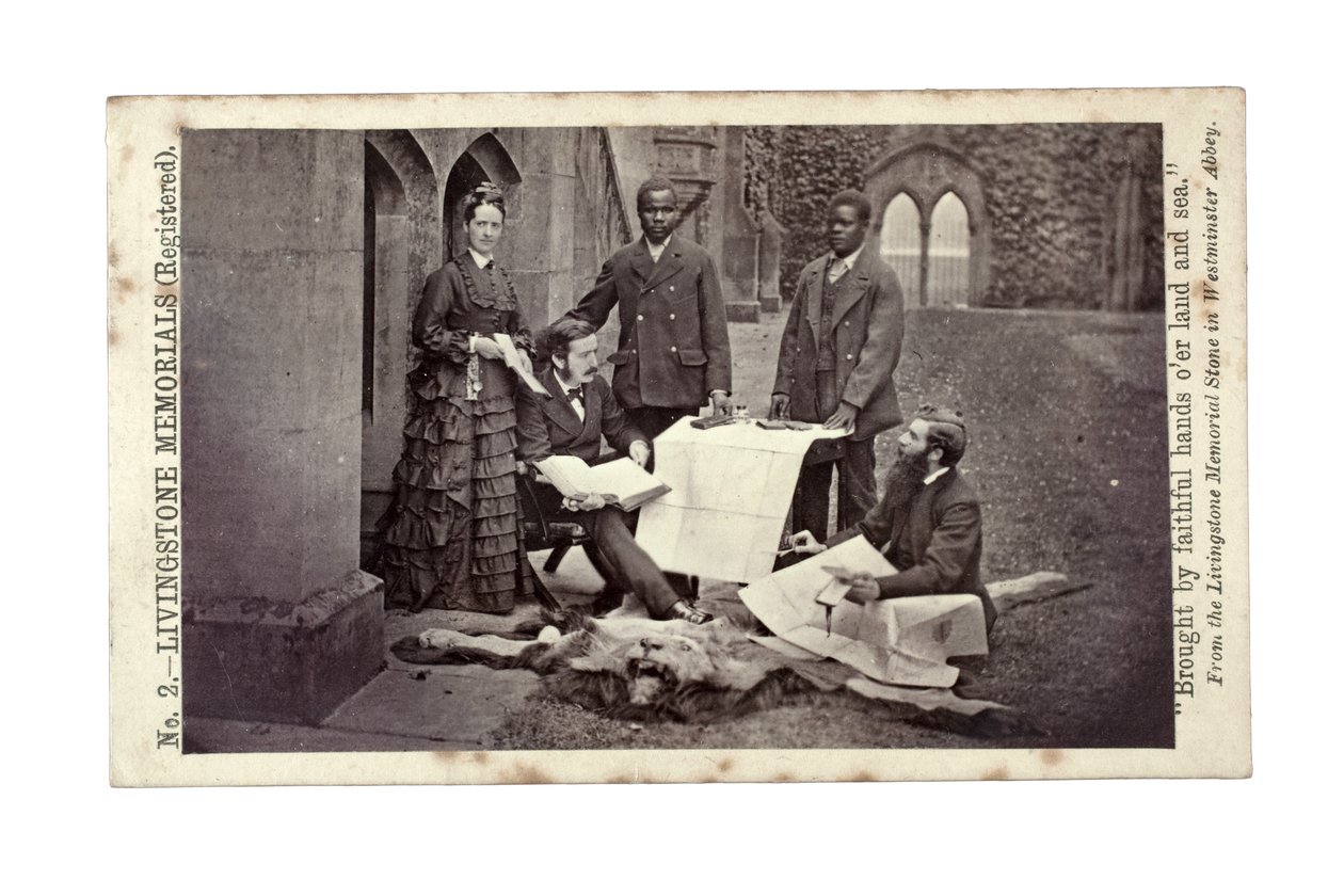 Tom y Agnes Livingstone, Abdullah Susi, James Chuma y Horace Waller, Newstead Abbey, Inglaterra, junio de 1874 de R. and Son Allen