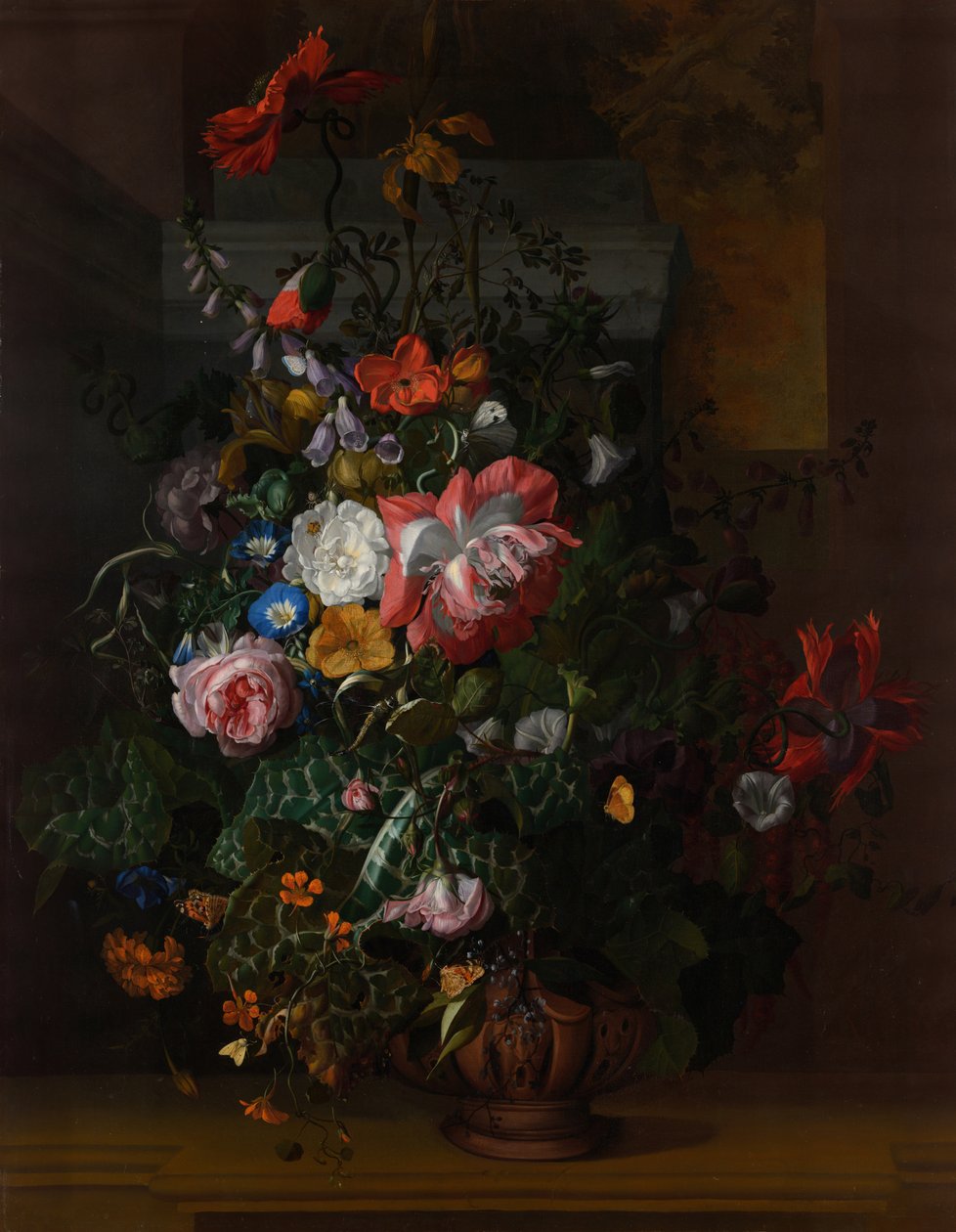 Rosas, convolvulus, amapolas y otras flores en una urna sobre un borde de piedra de Rachel Ruysch