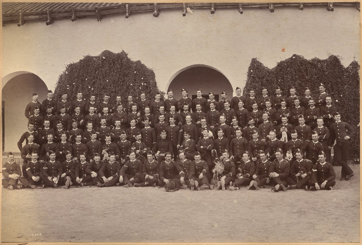 B. a la atención del Regimiento de Devonshire, Jhansi (anverso) de Raja Deen Dayal