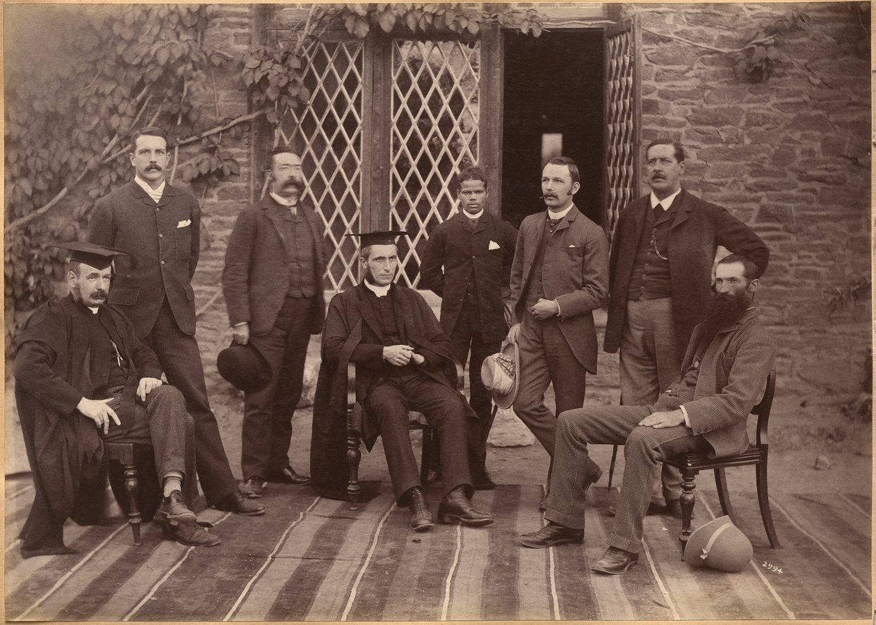 Director y profesores de la Bishop Cotton School, Shimla (recto) de Raja Deen Dayal