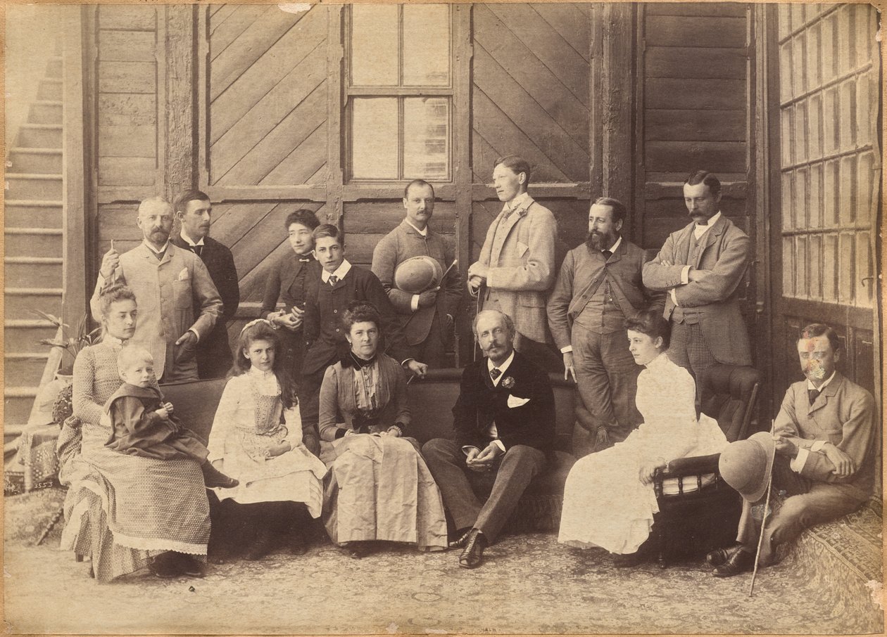 Shimla, 17 de mayo de 1887: grupo virreinal. Lord William Beresford, secretario militar, capitán Leonard Gordon A.D.C., Mademoiselle Clerc, el honorable Basit Blackwood, mayor F. R. Hamilton A.D.C., Sr. Oglivie Grant, sir Donald Mackenzie Wallace K.C.E. de Raja Deen Dayal