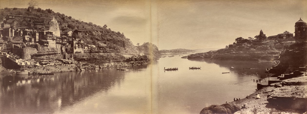 Panorama en dos partes con vista del río Narmada en Omkareshwar de Raja Deen Dayal