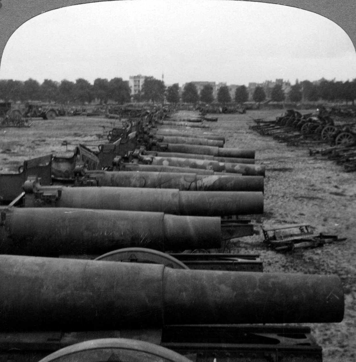Cañones alemanes capturados, Bruselas, Bélgica, Primera Guerra Mundial, 1914-1918 de Realistic Travels Publishers
