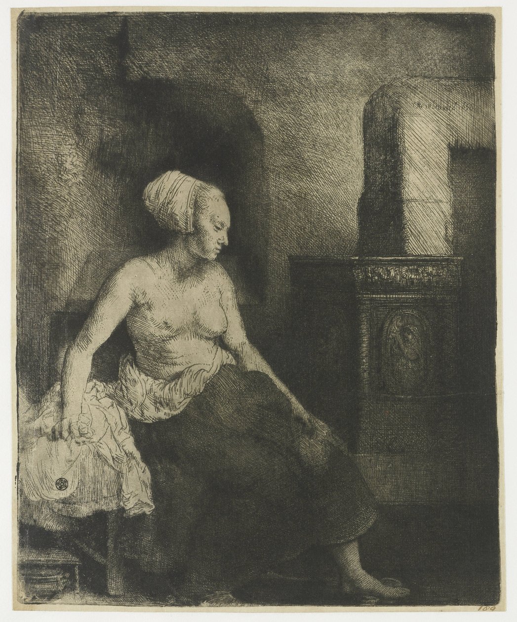Mujer sentada a medio vestir junto a una estufa de Rembrandt van Rijn