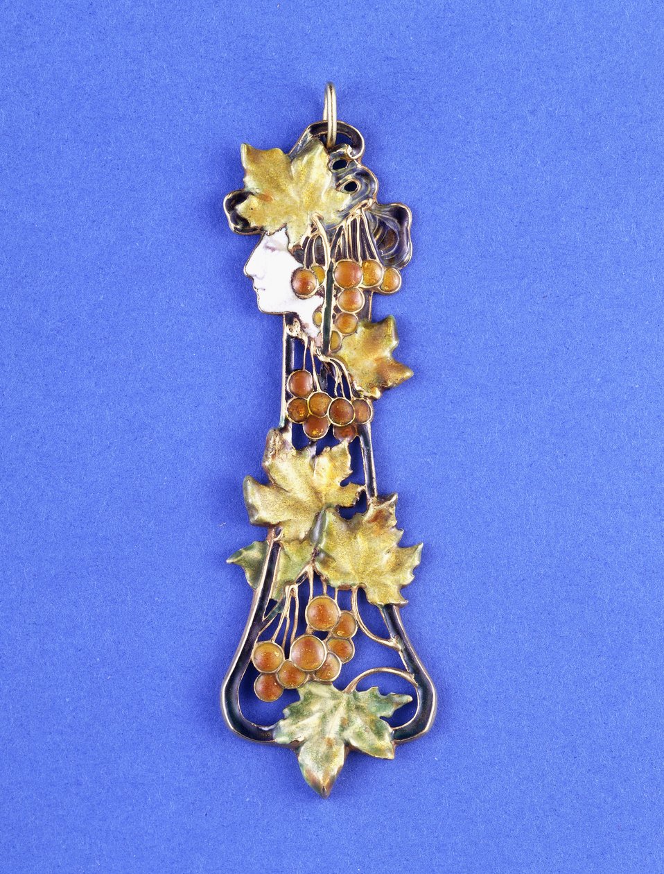 Colgante de Lalique, formado como la cabeza de una doncella Art Nouveau en perfil, c.1900 de Rene Jules Lalique