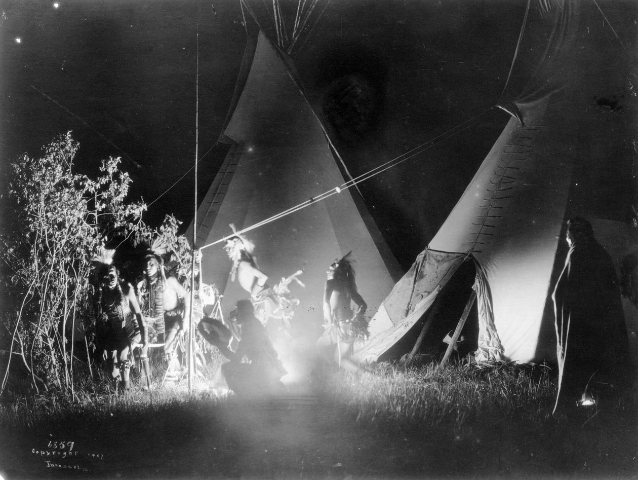 Bailando a la luz del fuego, 1907 de Richard Throssel
