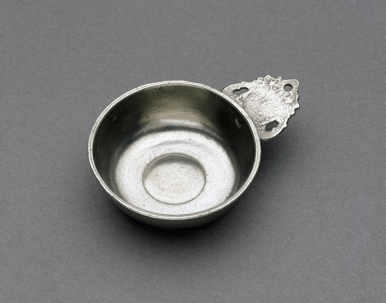 Escudilla, c. 1788-1820 de Richard Sr. Lee