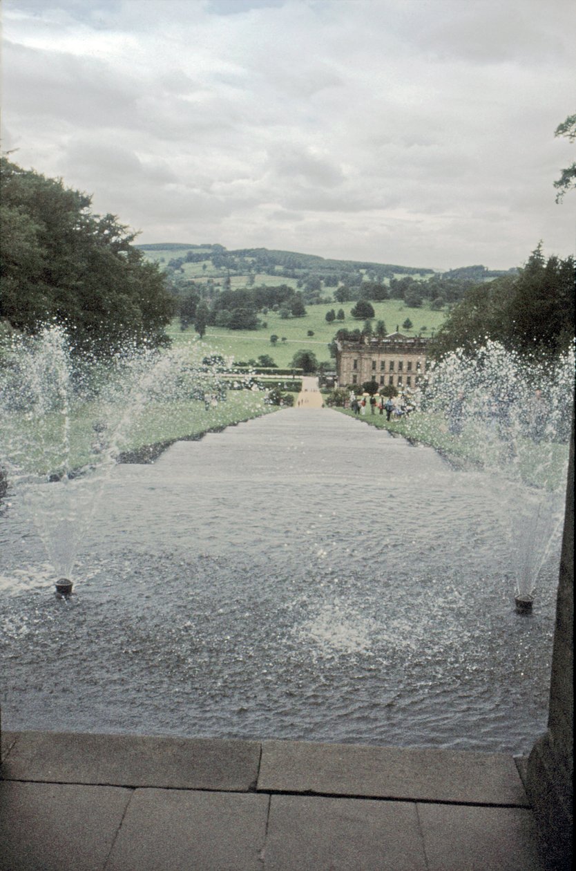 Casa Chatsworth desde la cima de la Cascada, Derbyshire, c1980s de Richard Williams