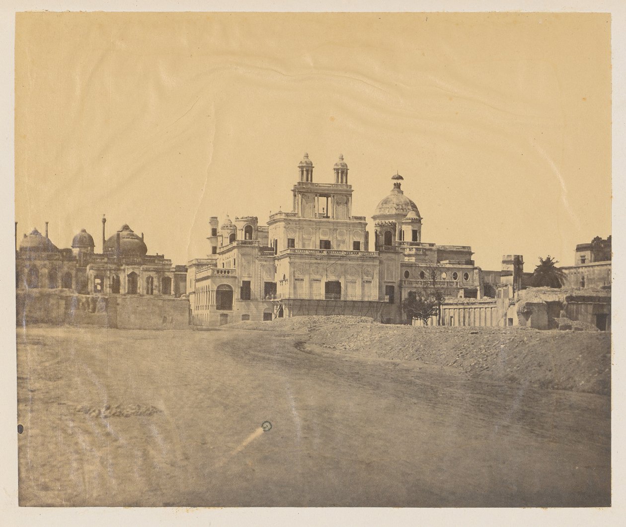 [Palacio tras el levantamiento de 1857] de Robert C. Tytler
