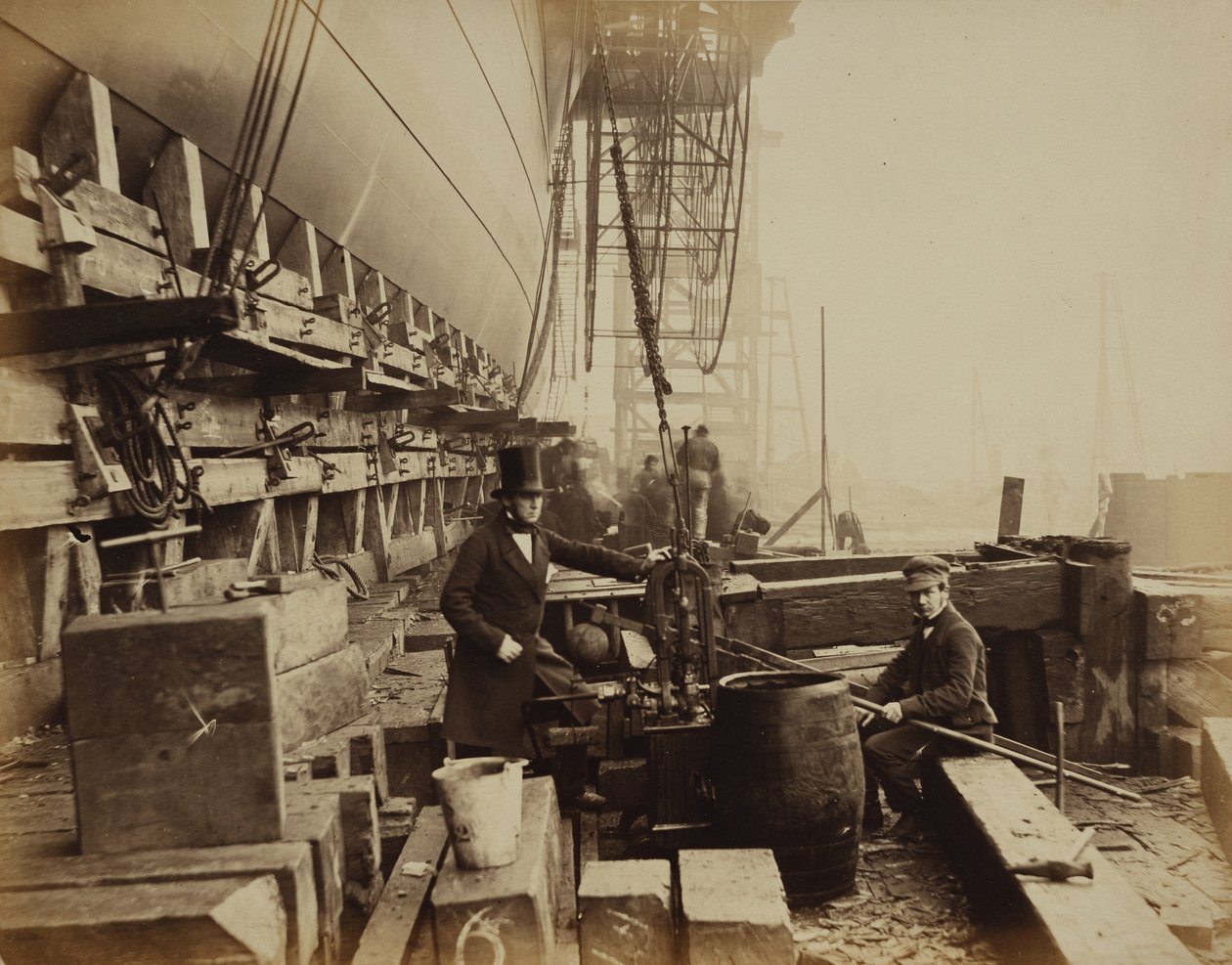 El Great Eastern: Richard Tangye con una prensa hidráulica de Robert Howlett