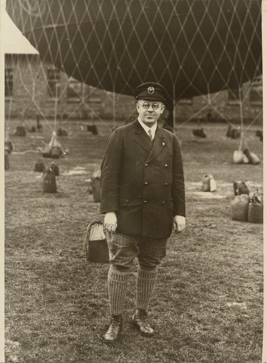 [Retrato de un globero] de Robert Petschow