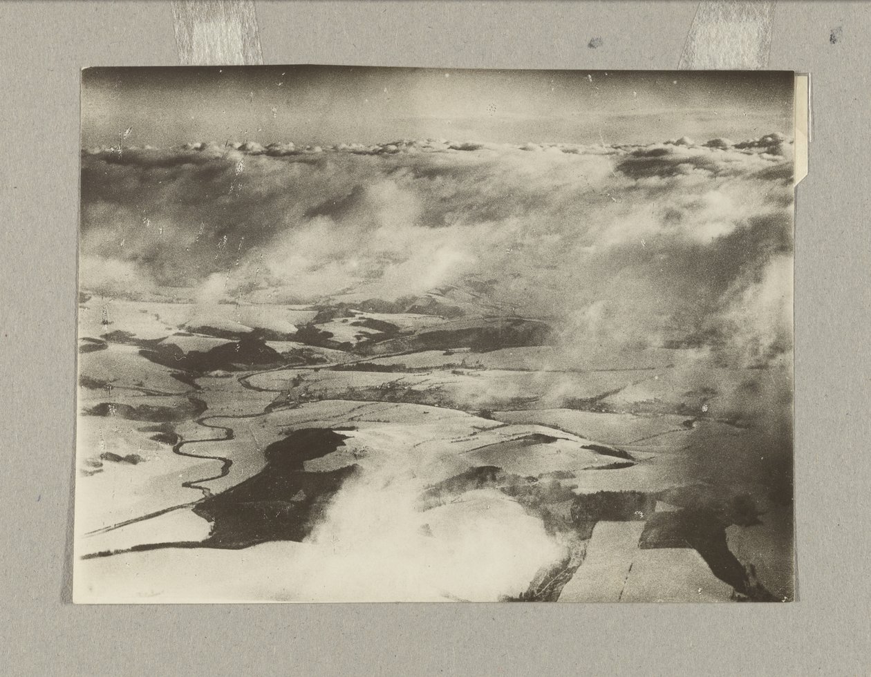 [Vista a través de las nubes] de Robert Petschow