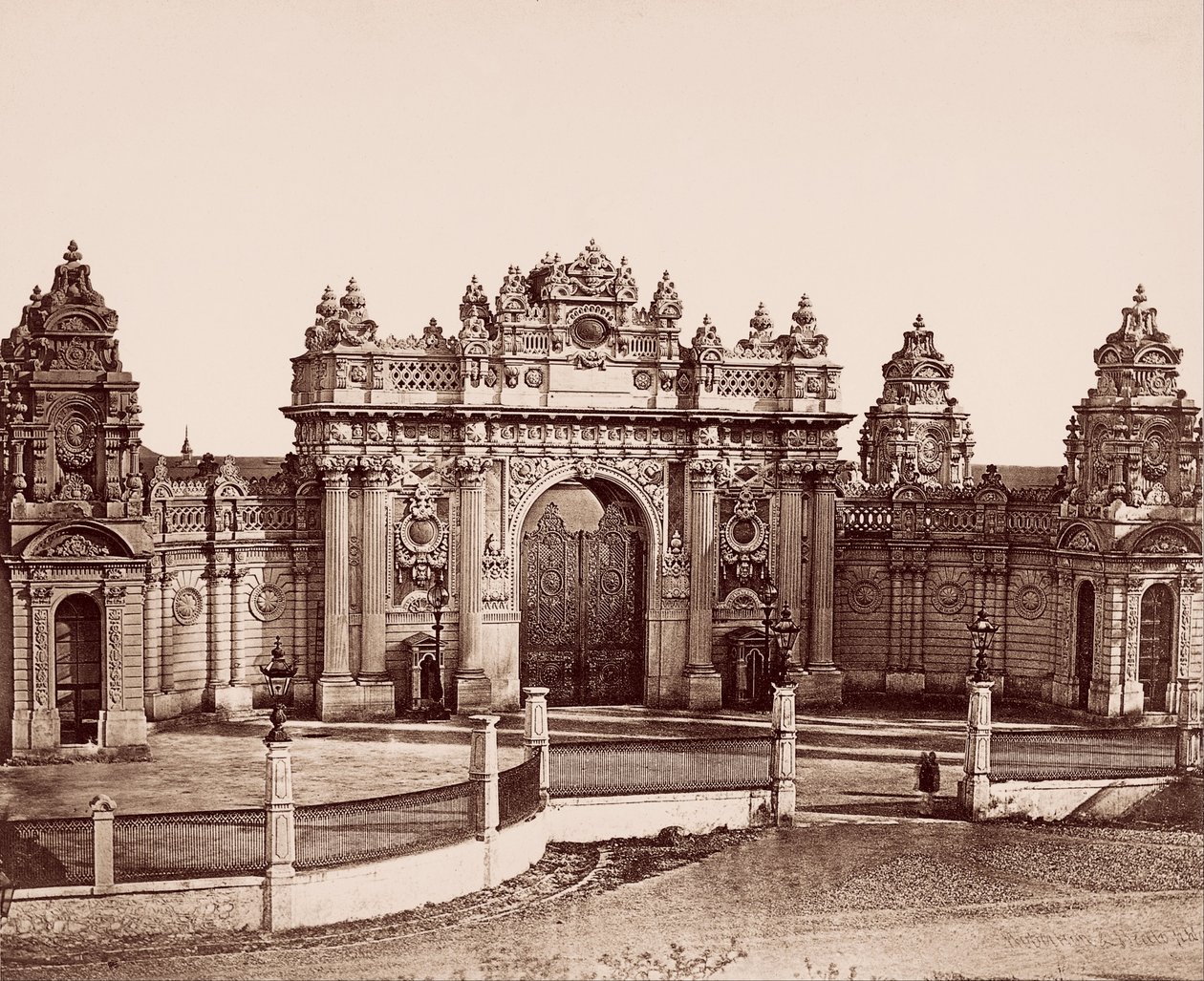 Puerta Imperial del Palacio de Dolmabahçe de Robertson and Beato