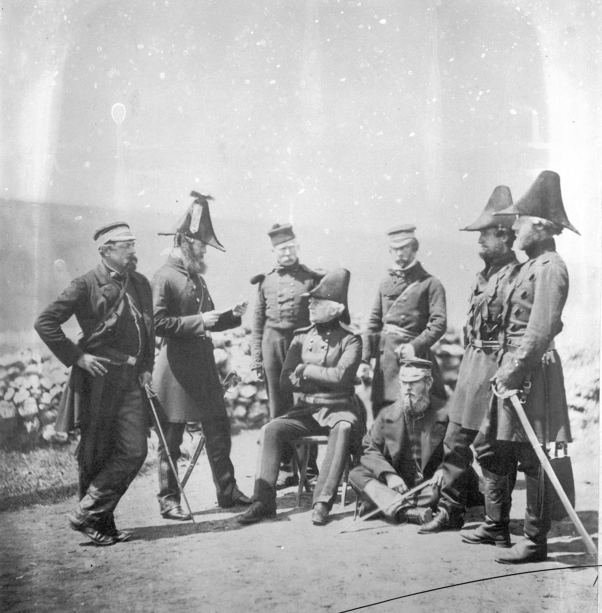 Teniente General Sir George Brown G.C.B y oficiales de su estado mayor, c.1855 de Roger Fenton