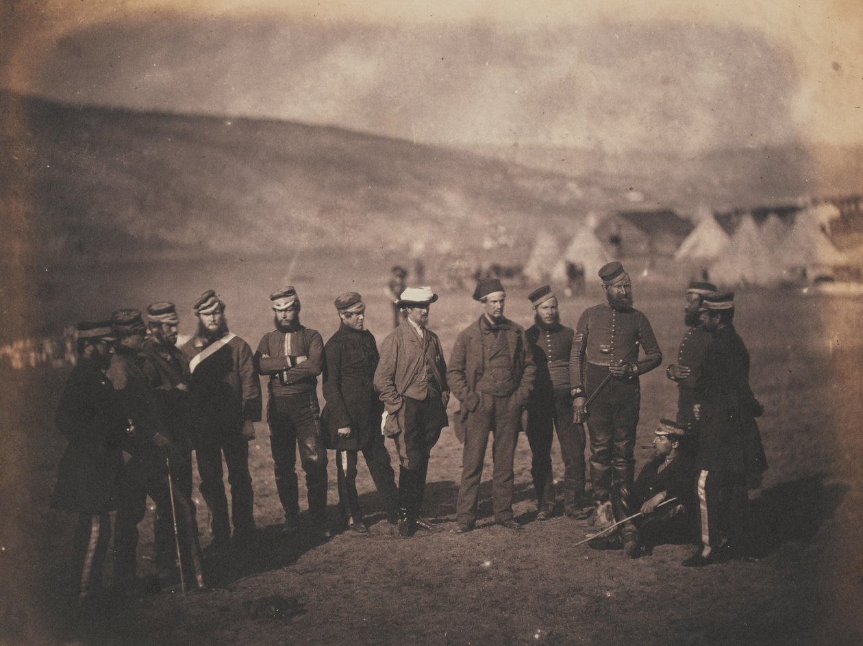 Mayor Adolphus William Desart Burton y oficiales del 5º Regimiento de Dragones en Crimea, de un álbum de 52 fotografías asociadas con la Guerra de Crimea de Roger Fenton