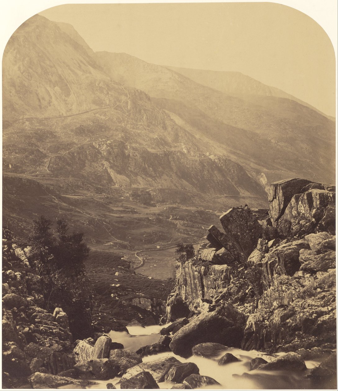 Vista desde las cataratas de Ogwen hacia Nant Ffrancon de Roger Fenton