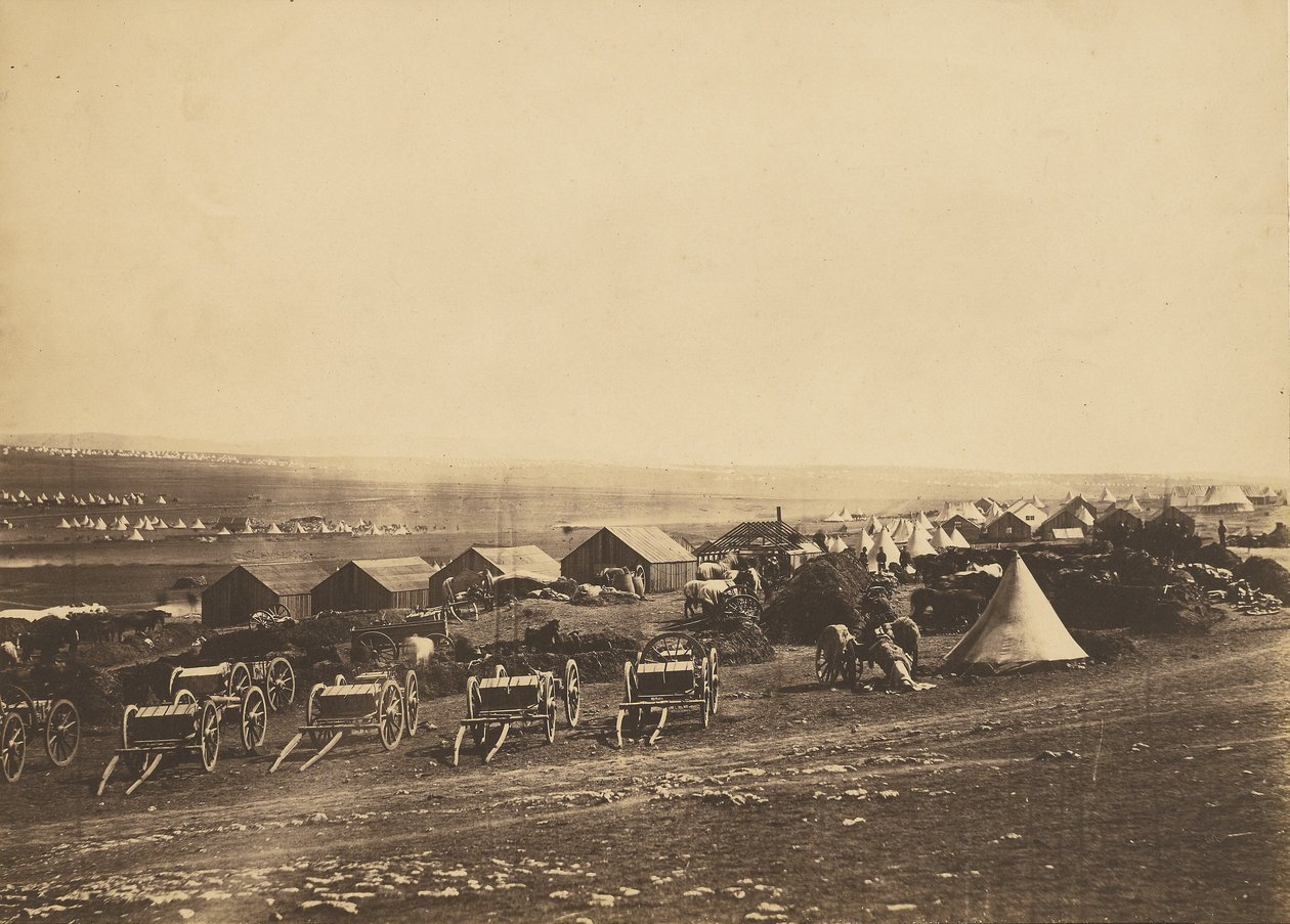 Carros de artillería, Balaklava a lo lejos. de Roger Fenton