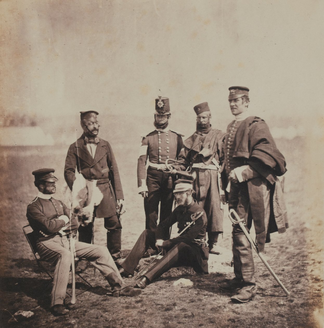 Brigadier General Charles Thomas Van Straubenzee (1812-92) y oficiales de los Buffs, de un álbum de 52 fotografías asociadas con la Guerra de Crimea, 1855 de Roger Fenton