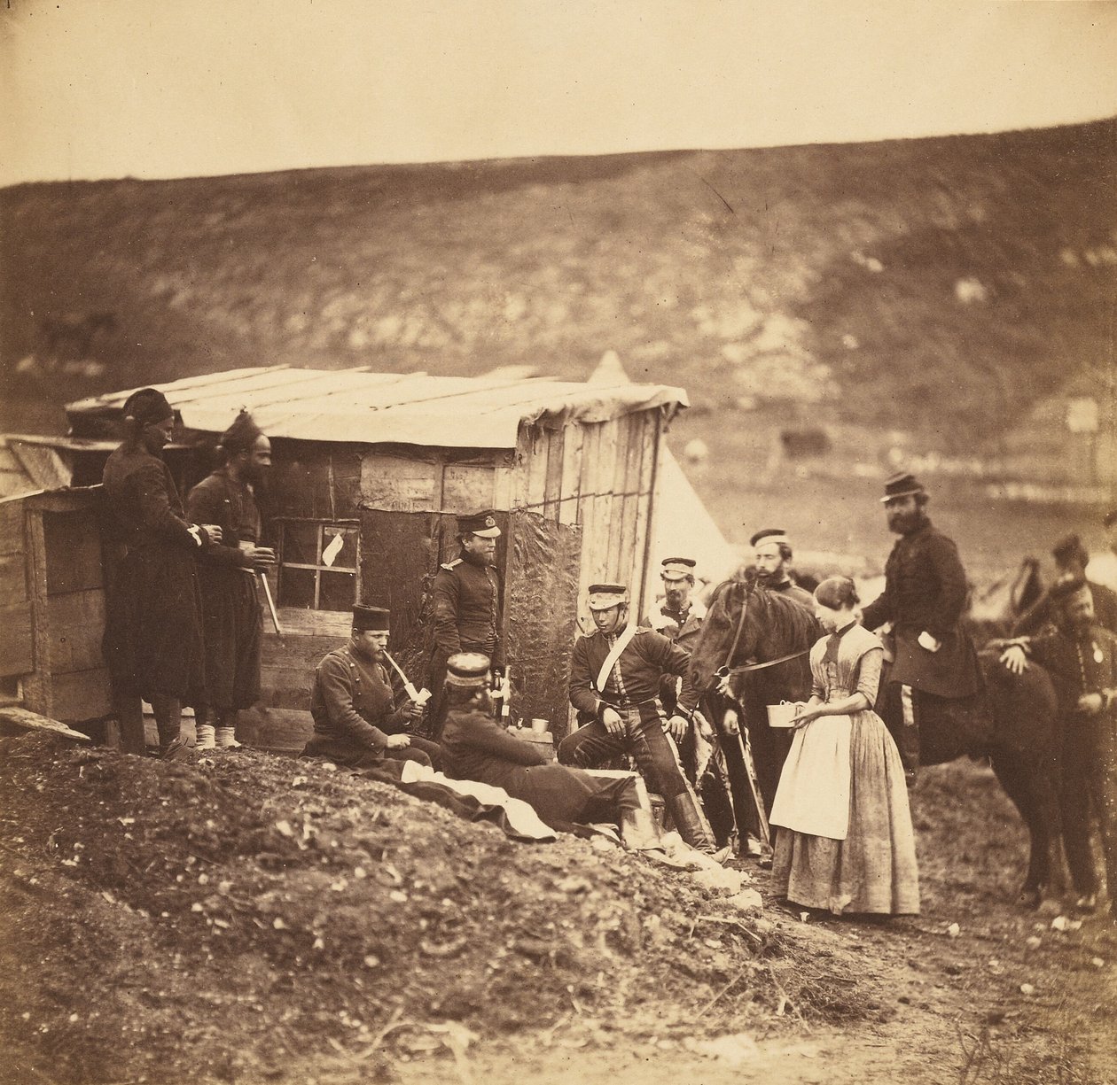 Campamento del 4.º Regimiento de Dragones de la Guardia, reunión festiva, franceses e ingleses de Roger Fenton