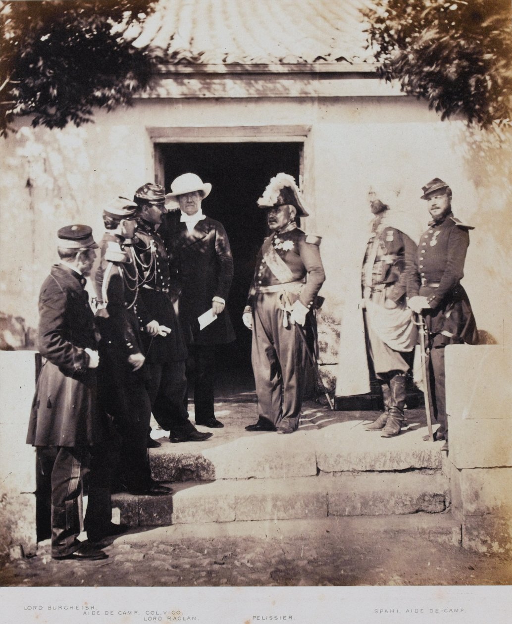 Grupo en el cuartel general, de un álbum de 52 fotografías asociadas con la Guerra de Crimea, 1855 de Roger Fenton