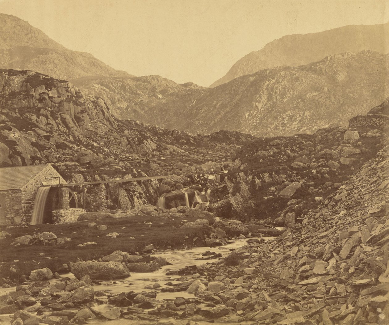 Montañas al pie de Llyn Ogwen, Gales de Roger Fenton