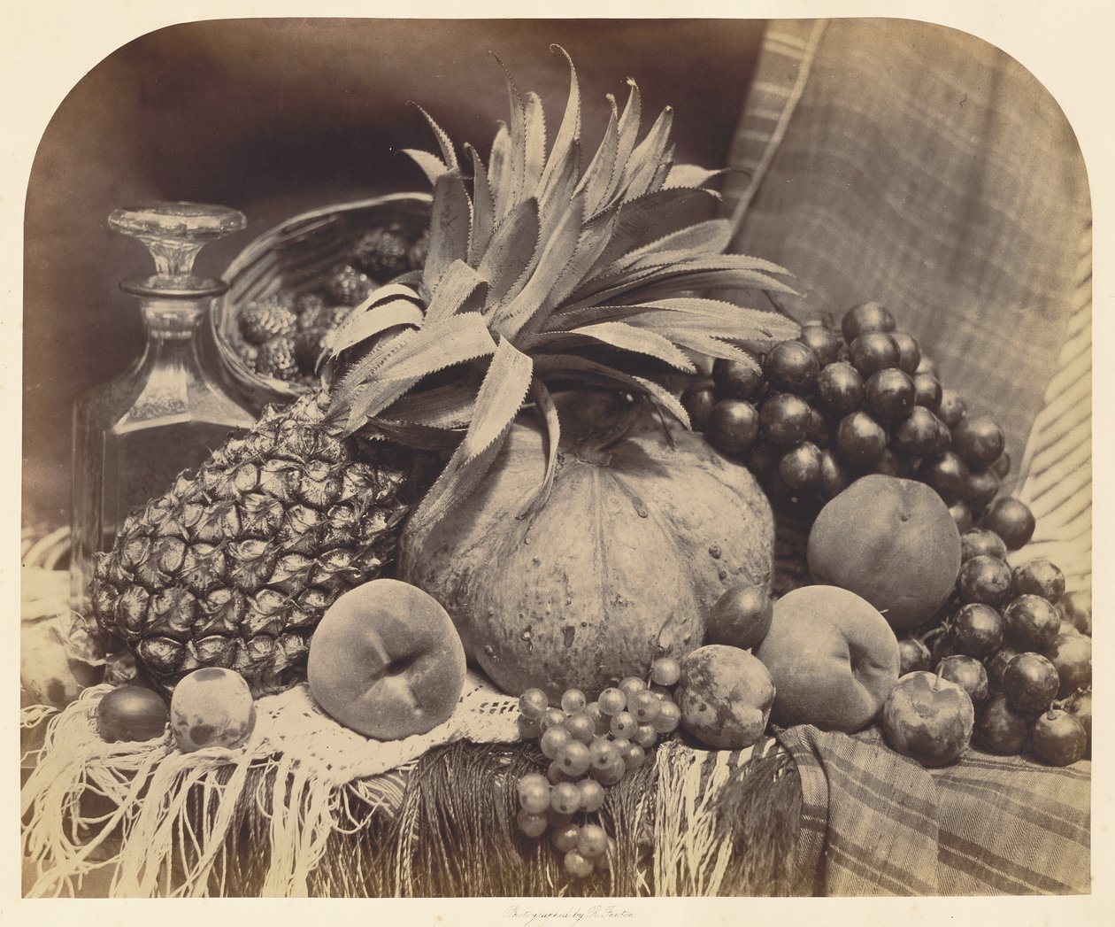 Bodegón con frutas y licorera de Roger Fenton