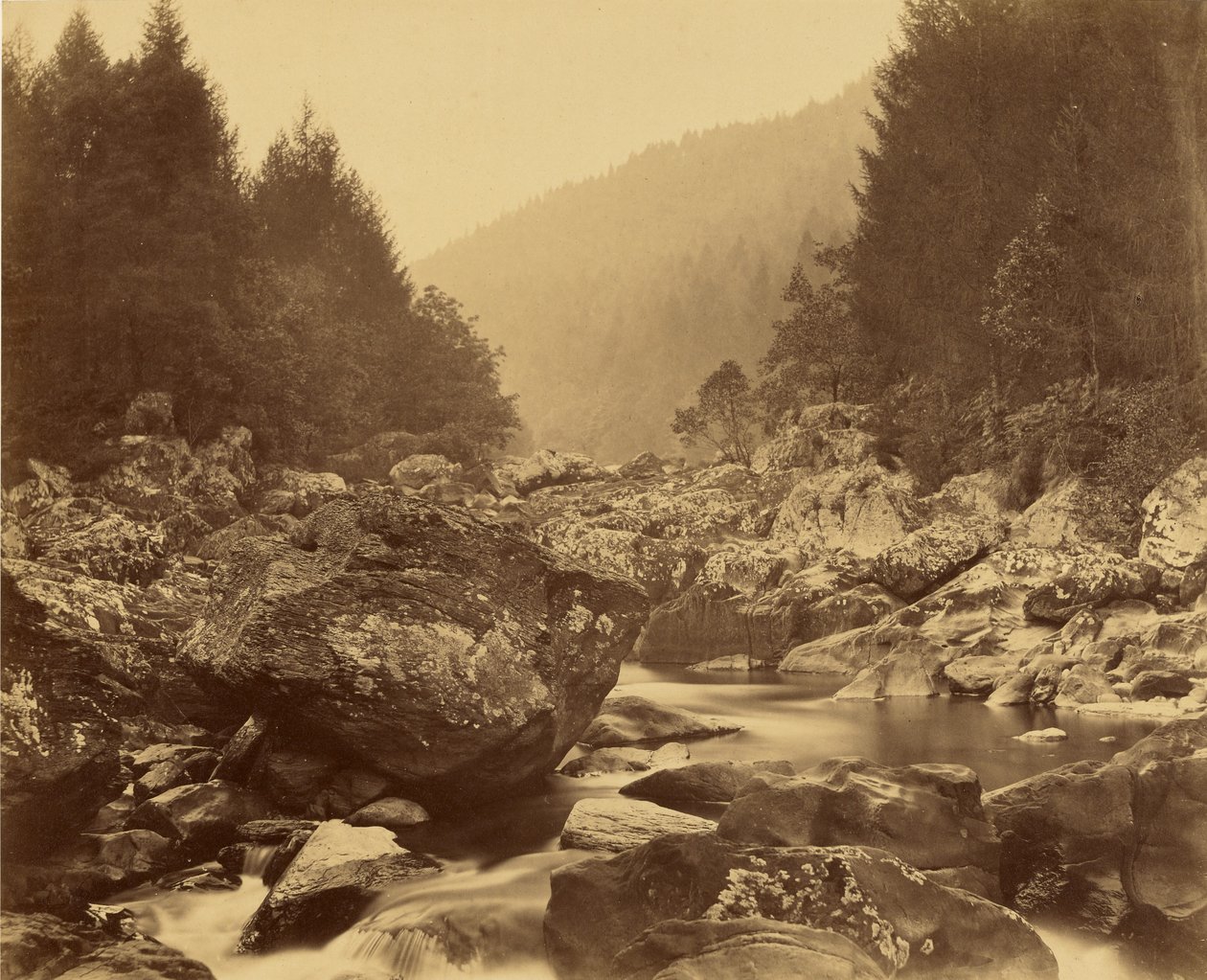 Poza de truchas en el Llugury de Roger Fenton