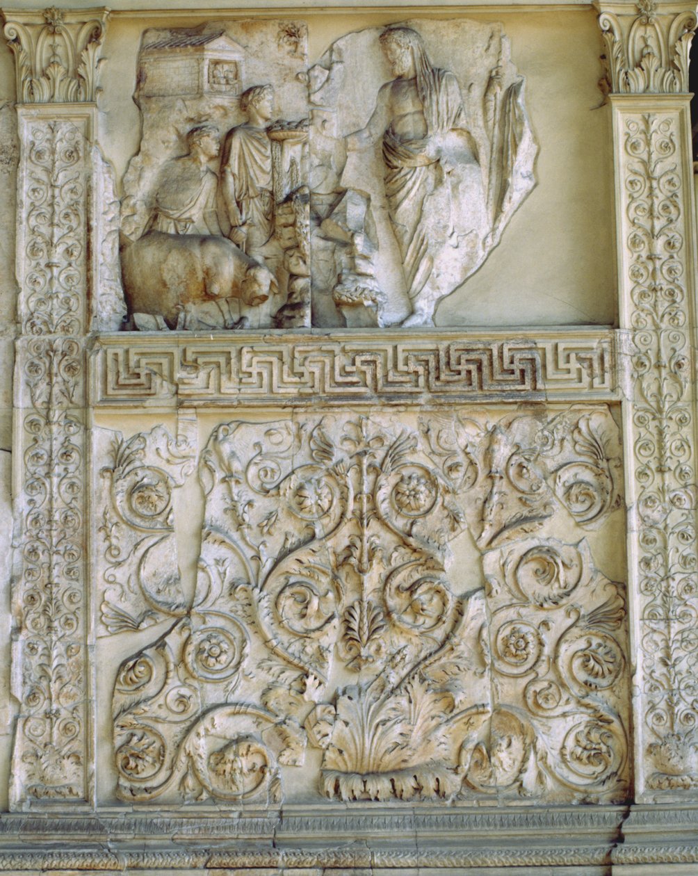 Eneas sacrificando a los Penates, pared occidental del Ara Pacis de Roman