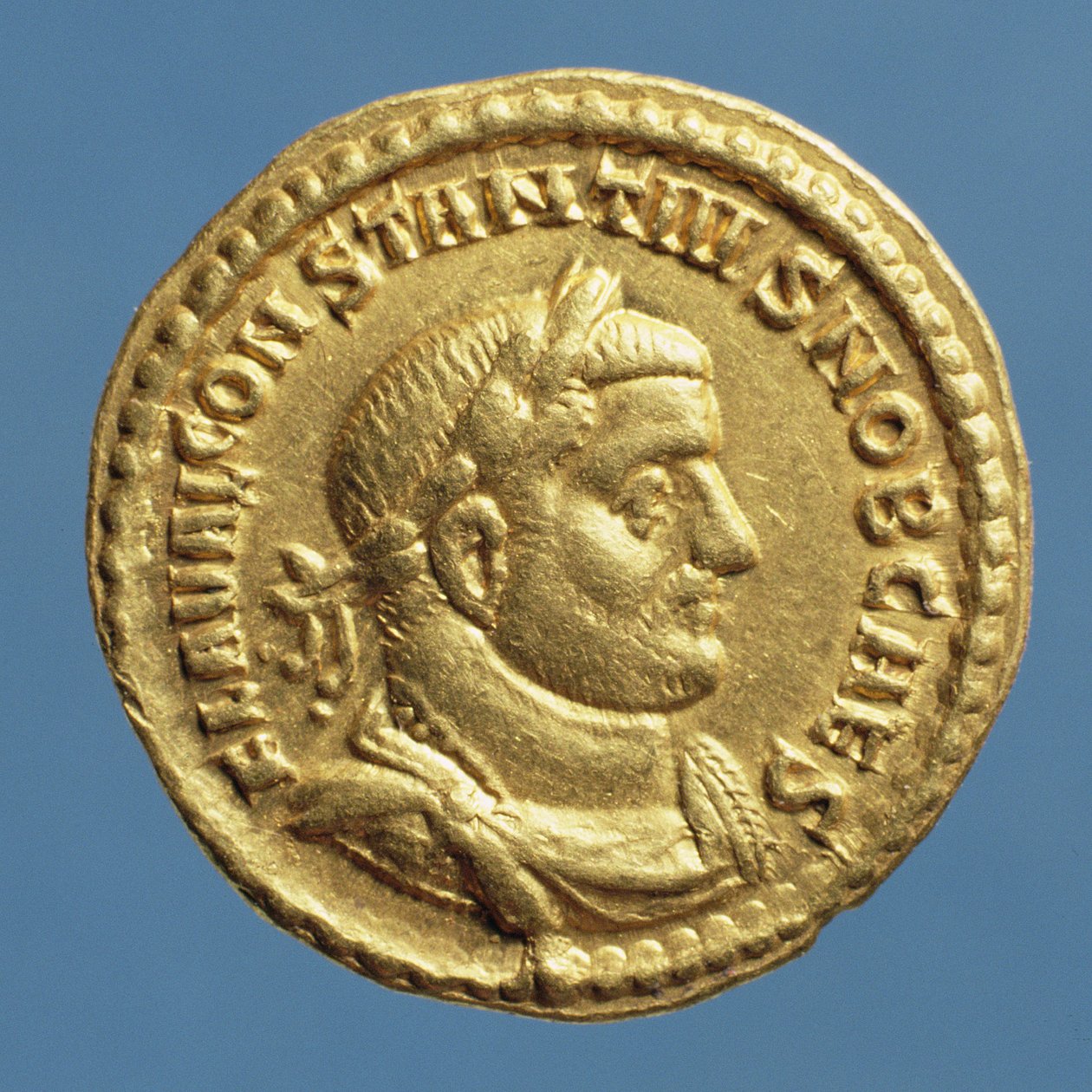 Aureus (anverso) de Constancio I (Cloro) César (294-305) Augusto (305-306) Inscripción: FLA VAL CONSTANTIVS NOB CAES de Roman