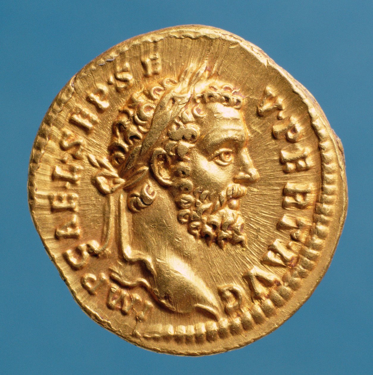 Áureo (anverso) de Septimio Severo (193-211) con una corona de laurel. Inscripción: IMP CAE L SEP SEV PERT AVG de Roman