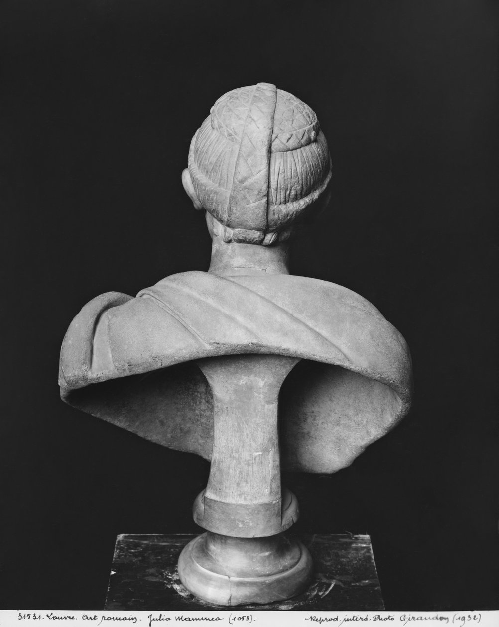 Busto de Julia Mamaea (180-235 d.C.) madre del Emperador Severo Alejandro (205-235 d.C.) visto desde atrás, c.230 de Roman