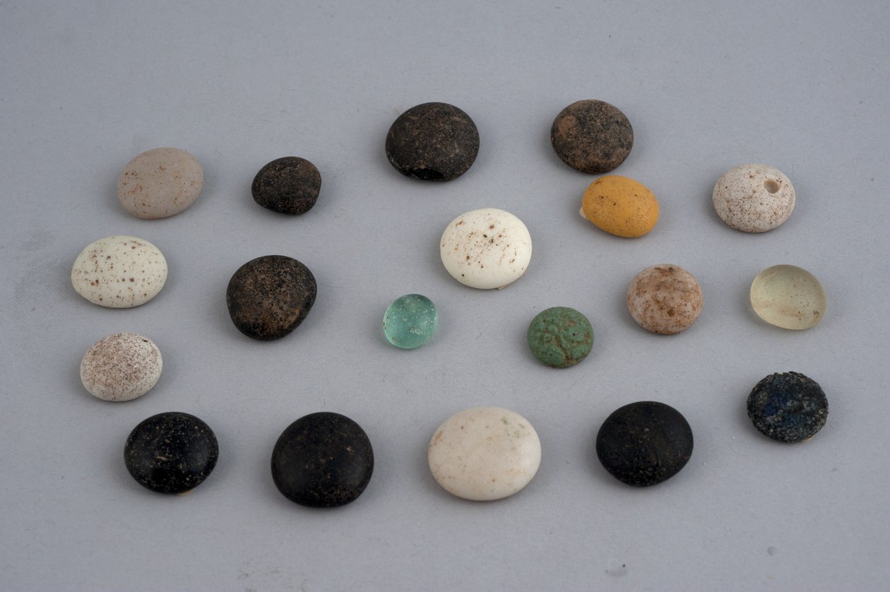 Piezas de juego (vidrio y piedra) de Roman