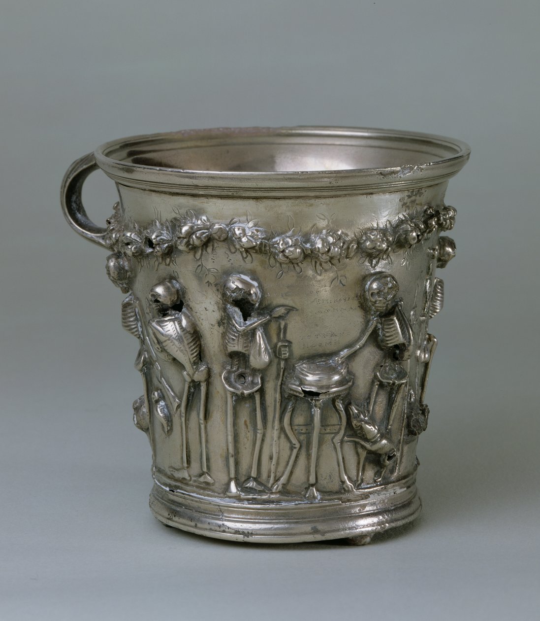 Copa grabada con esqueletos del Tesoro de Boscoreale, cerca de Pompeya de Roman