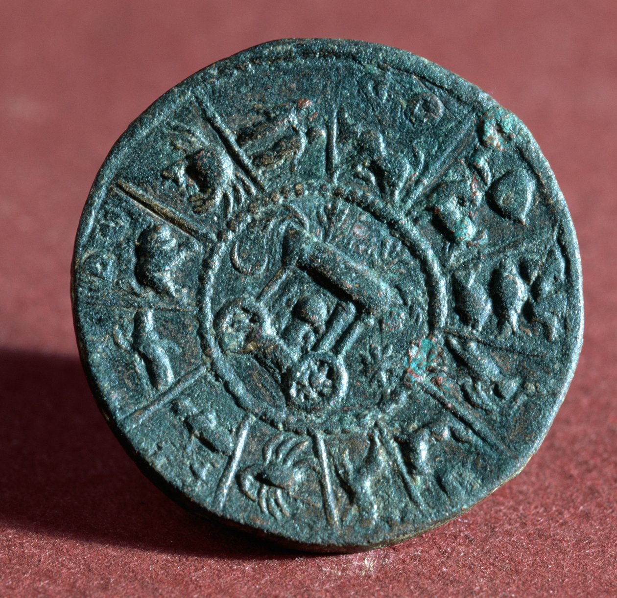 Medallón con 12 signos del zodiaco, de Belkis o Zeugma de Roman
