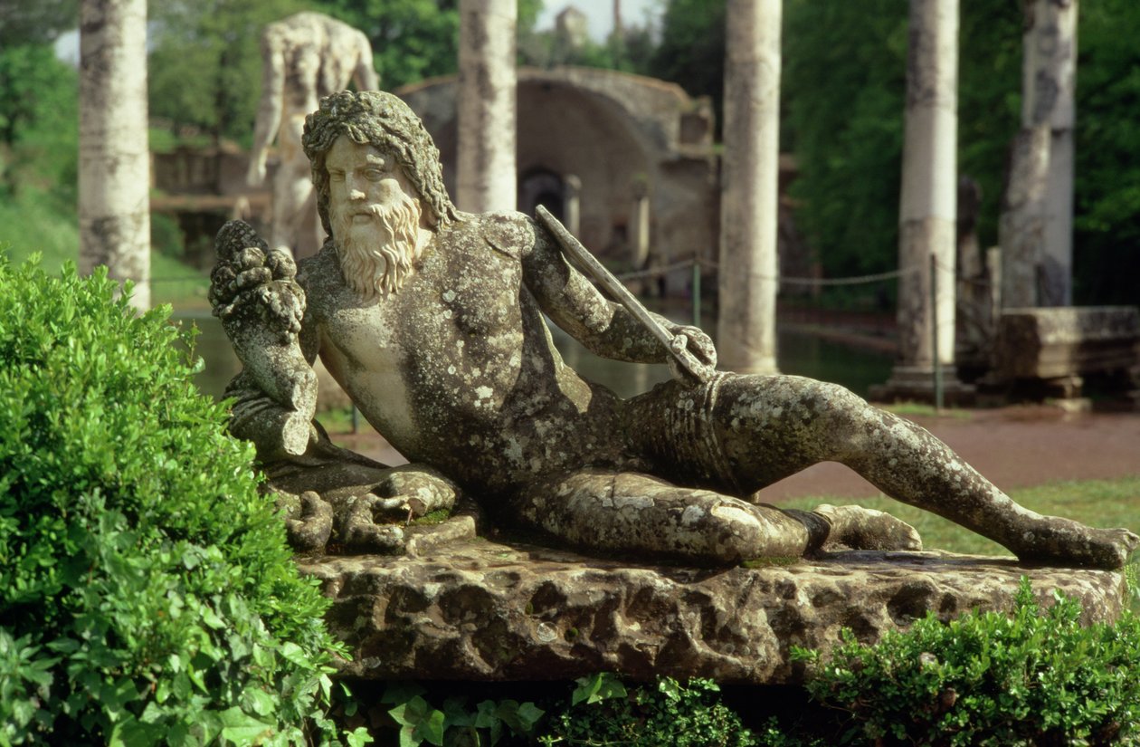 Dios del río reclinado cerca del Canopo de Roman