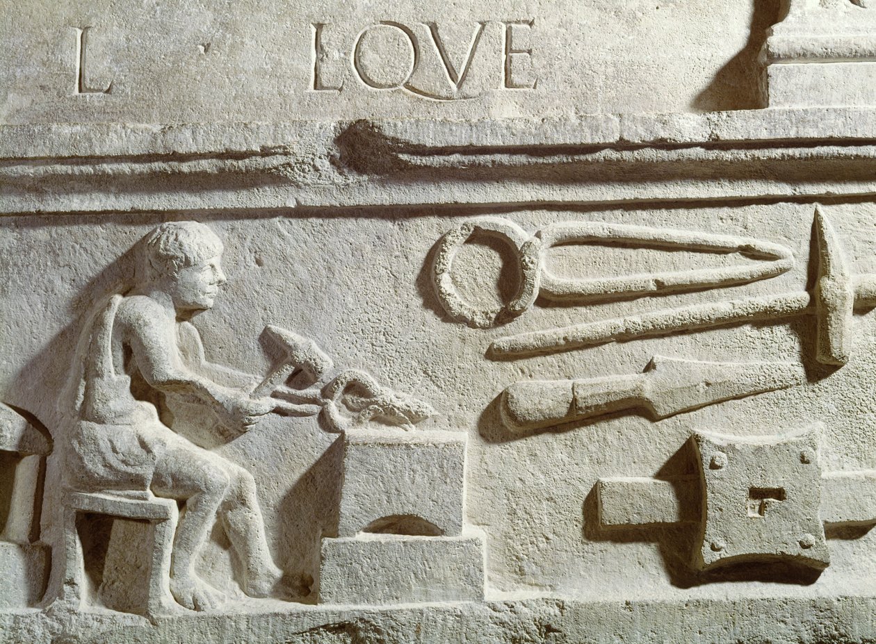 Relieve que representa una herrería y herramientas de Roman