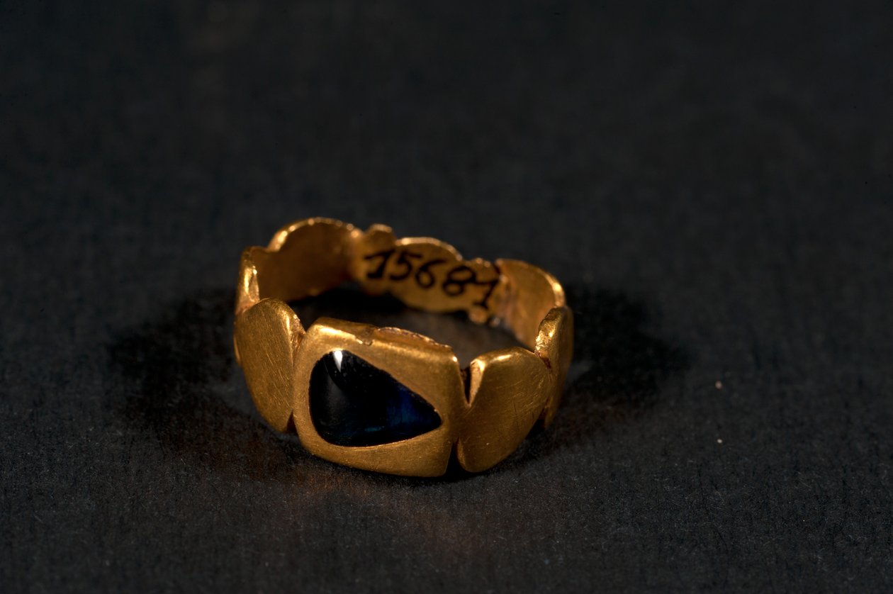 Anillo (oro y zafiro) de Roman
