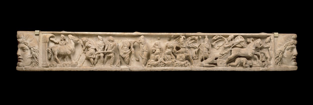 Tapa de sarcófago con relieve de la Guerra de Troya - Saqueo de Troya, Caballo de Troya y Aquiles con el cuerpo de Héctor de Roman