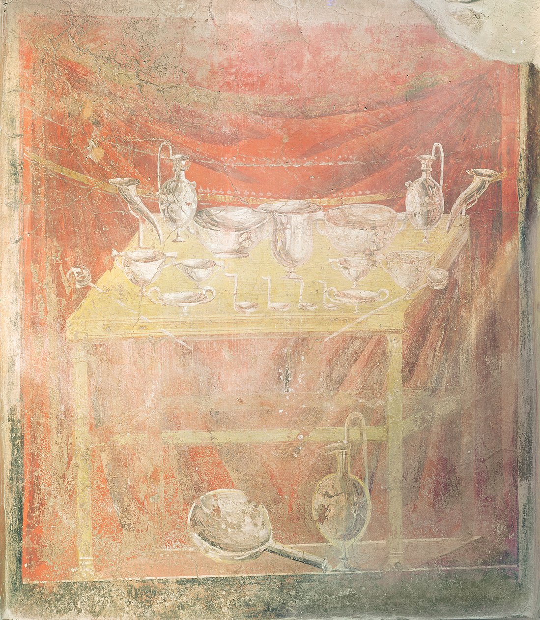 Platería en una mesa de Roman