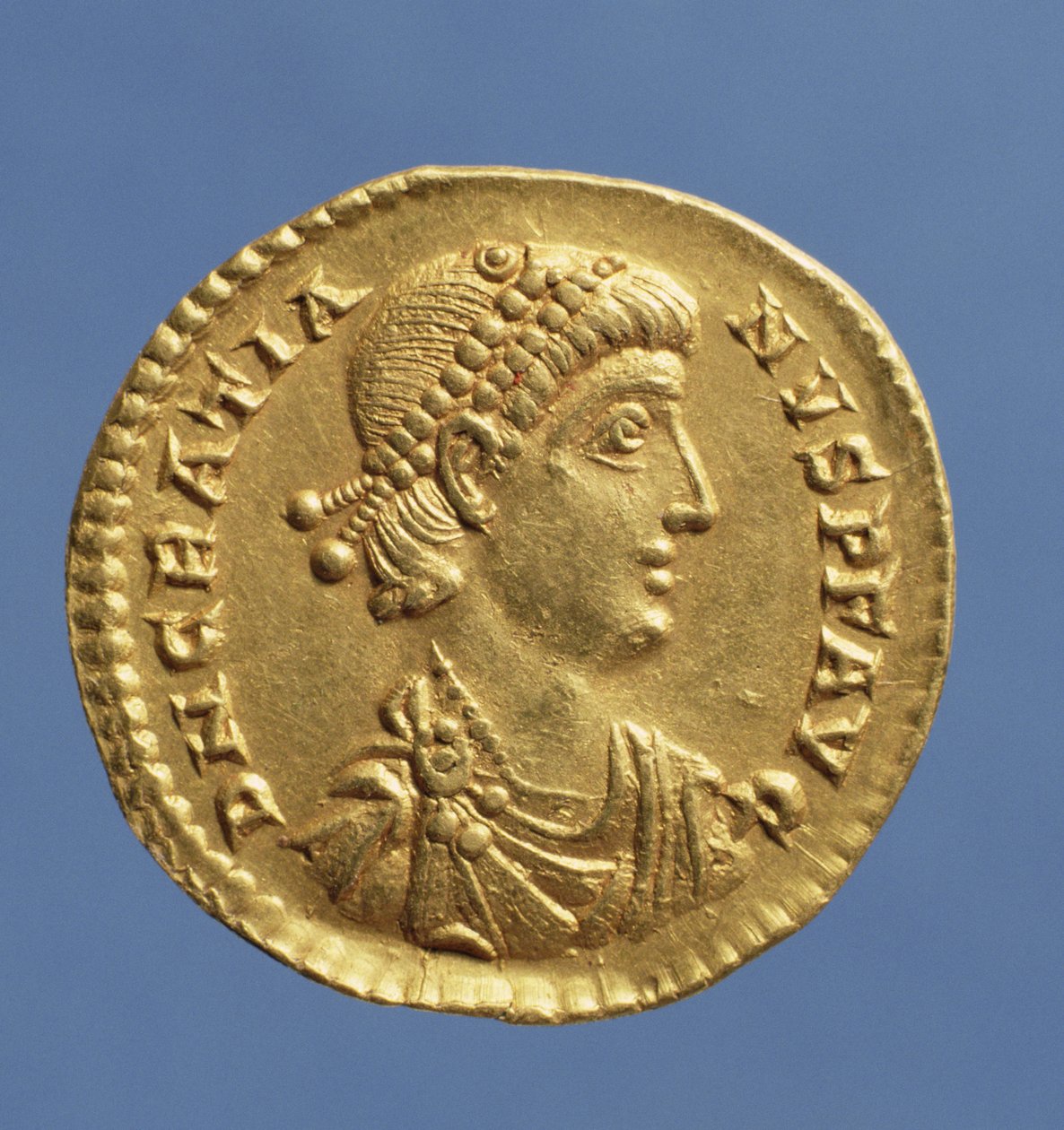 Solidus (anverso) de Graciano (375-383) con toga, coraza y diadema. Inscripción: D N GRATIANVS P F AVG de Roman