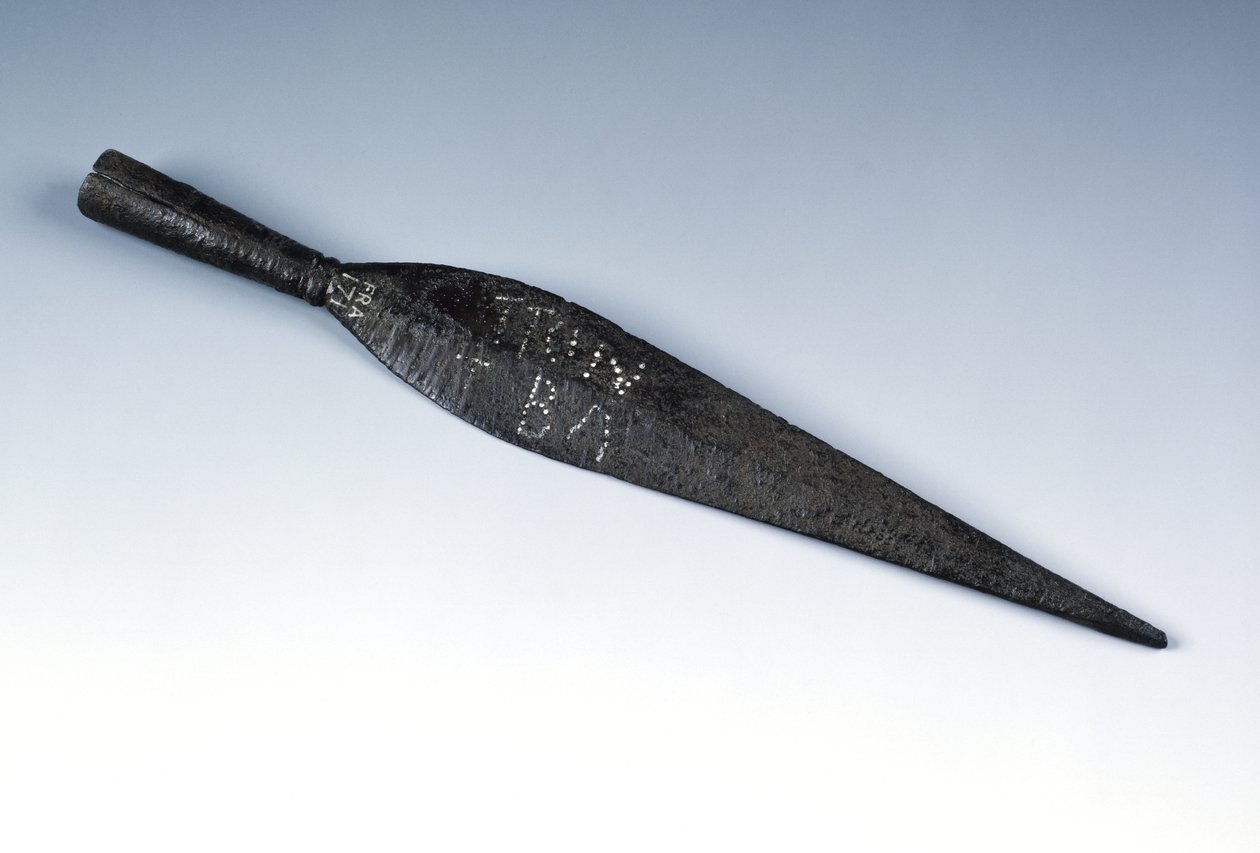 Punta de lanza con inscripción de propiedad perforada, del sitio romano en Newstead, Melrose, 80-100 d.C. de Roman