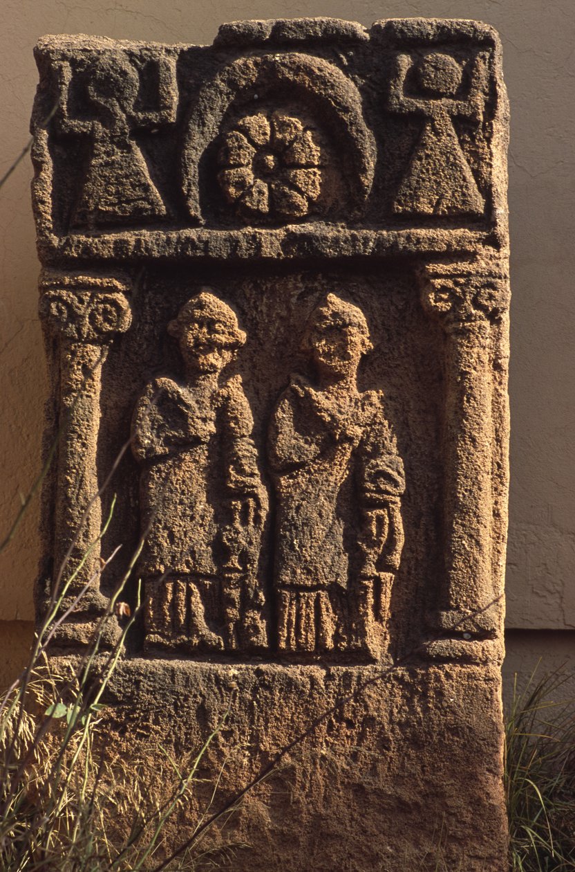 Estela con dos figuras humanas de Roman