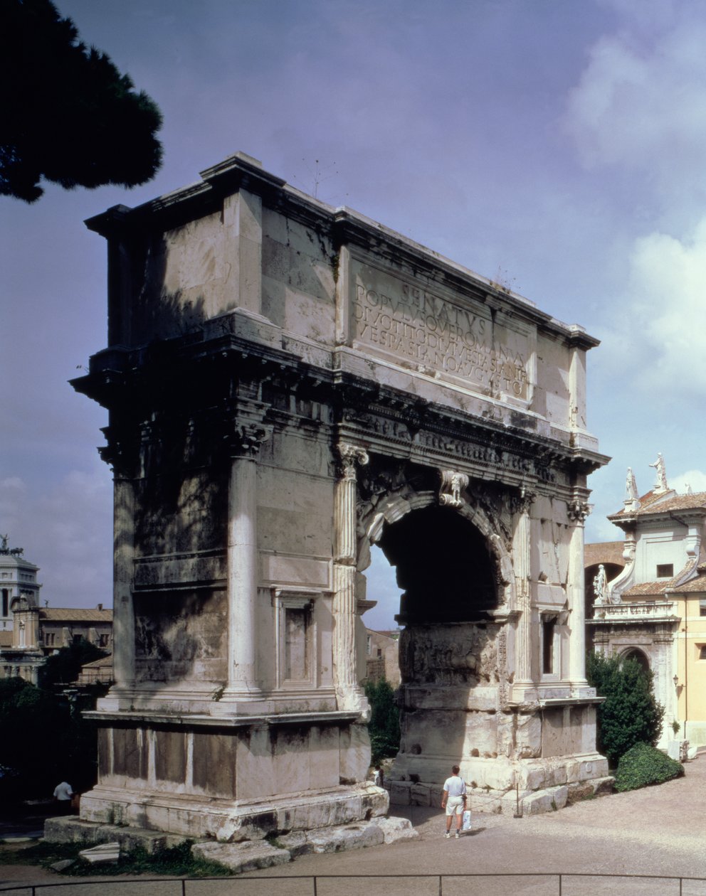 El Arco de Tito, para conmemorar el saqueo de Jerusalén por el emperador en el 70 d.C., 81 d.C. de Roman