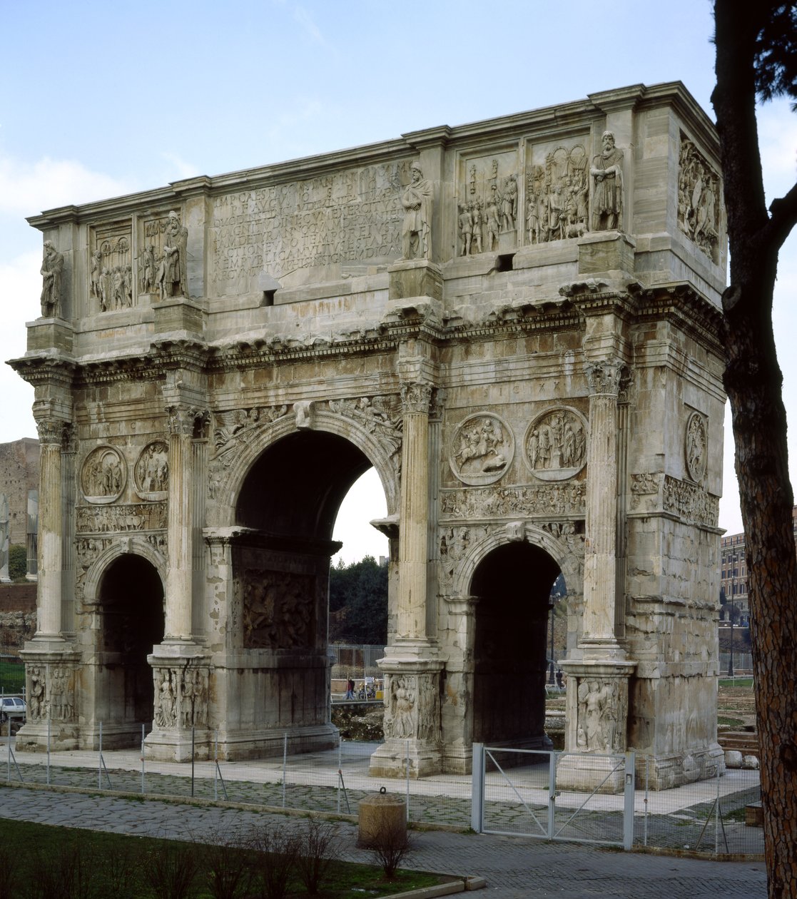 Vista del Arco de Constantino desde el sur de Roman