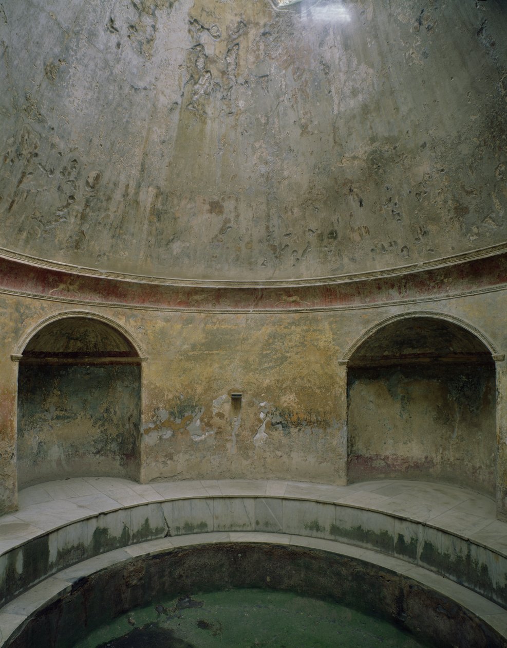 Vista del interior del frigidarium en las Termas del Foro de Roman