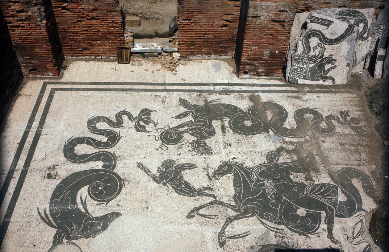 Ostia antigua. Plaza de las Corporaciones. Mosaico de la Corporación de los Navegantes de Sabratha. Baños de Neptuno. de Roman