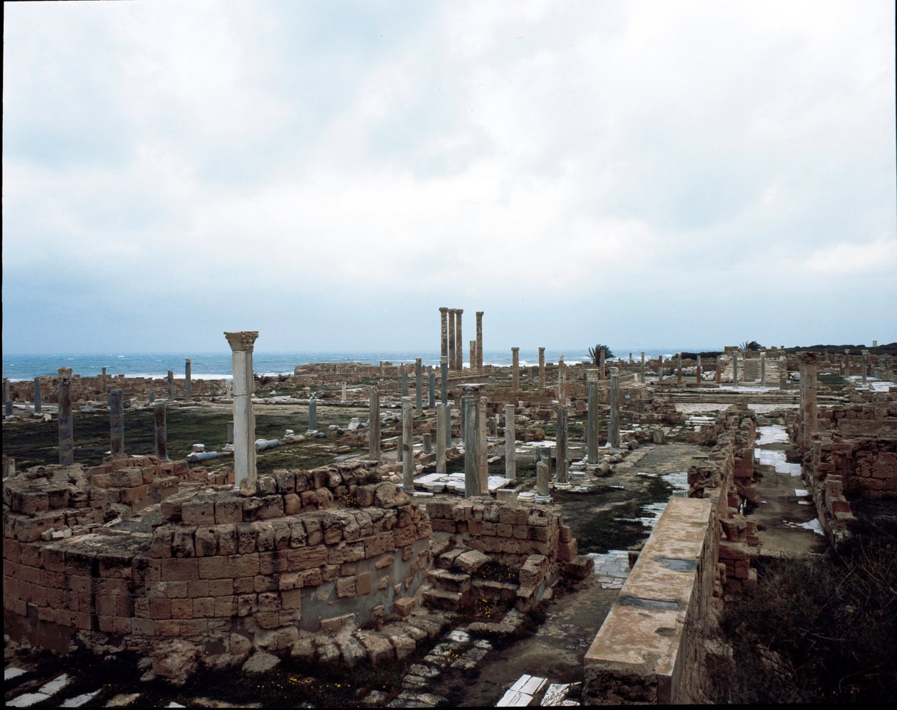 Sitio arqueológico y teatro romano, siglos II-III de Roman