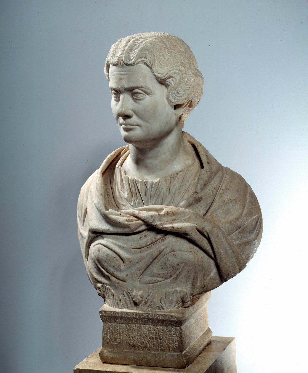 Arte de la Antigua Roma: Busto de Melitine, sacerdotisa de la madre de los dioses en el Pireo. Escultura alrededor de 162. París, Museo del Louvre de Roman