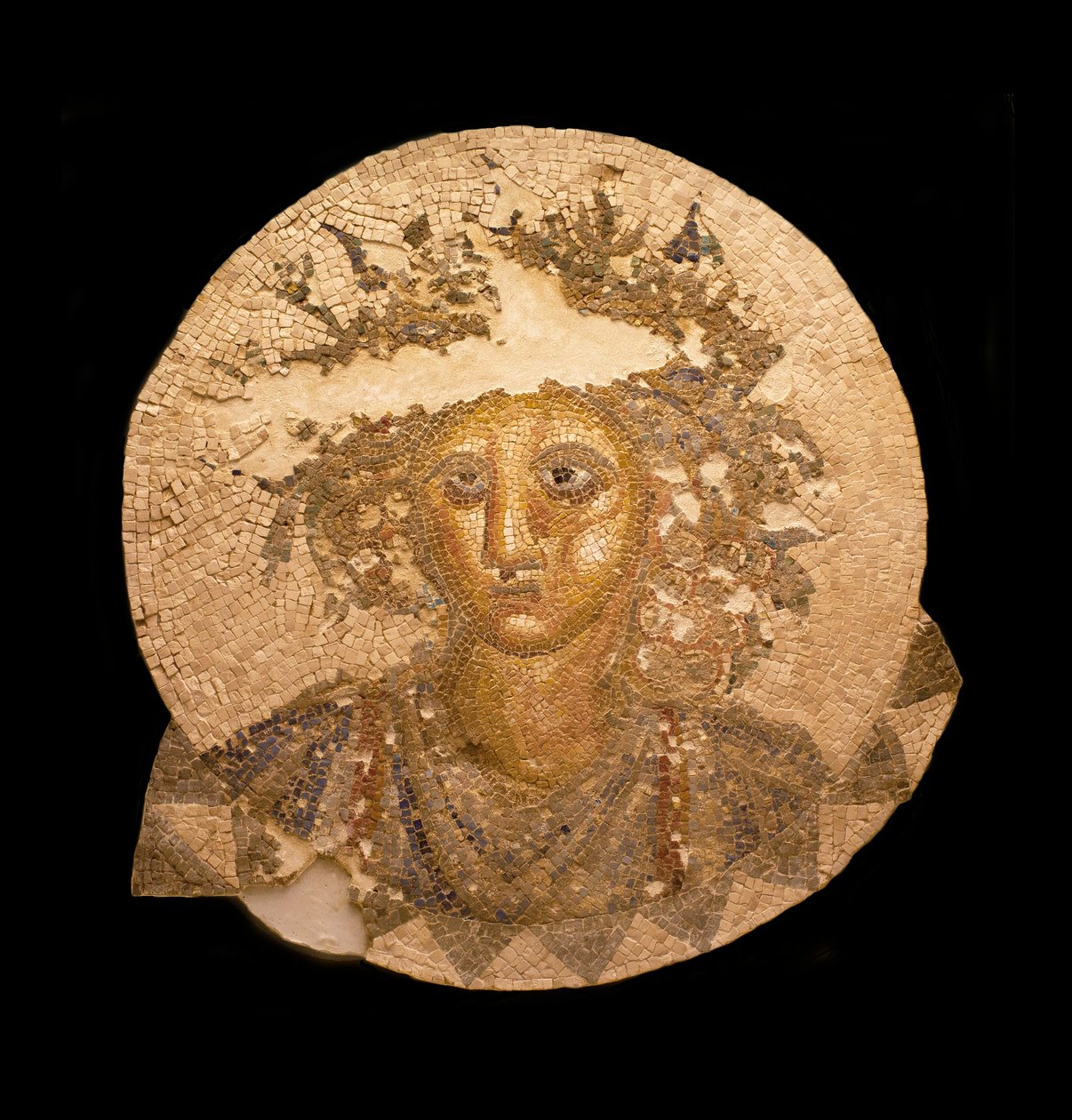Parte central de un mosaico con la representación de Baco. Antigüedad romana encontrada en Puerto Real, cerca de Cádiz (España), siglo II a.C. Museo de Cádiz (España). de Roman