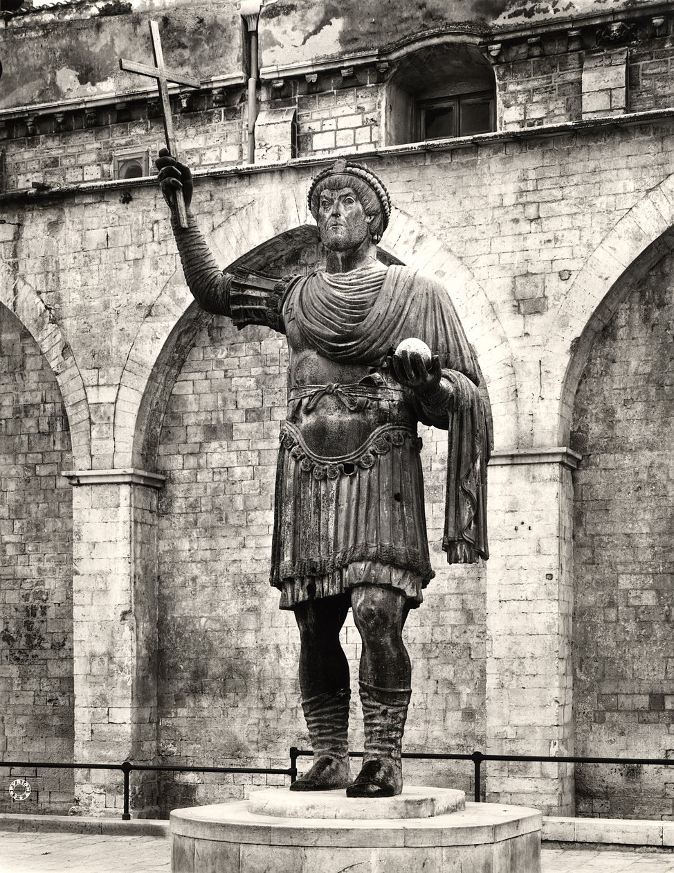 Estatua colosal posiblemente del emperador Valentiniano I (321-375) llamada 